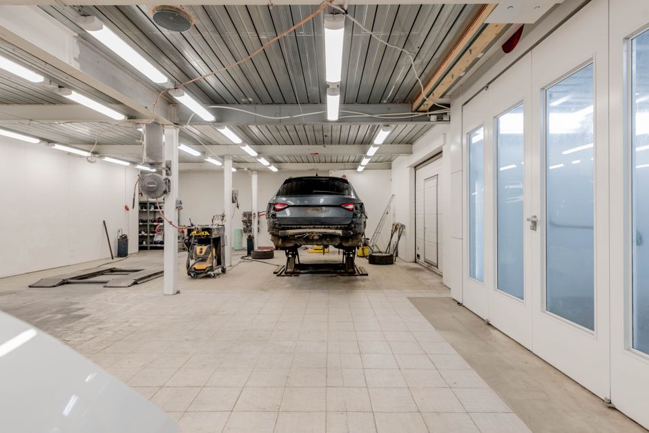 auto body repair shop
